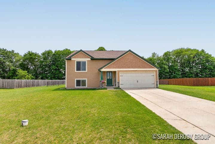 16264 Trent Ridge Drive NE, Cedar Springs, MI 49319