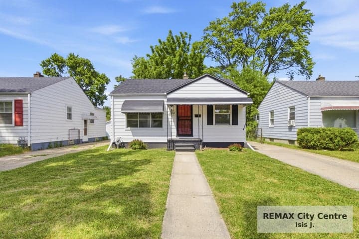 18985 Woodland Street, Harper Woods, MI 48225