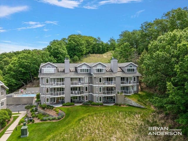 810 S Harbor Drive 22, Grand Haven, MI 49417