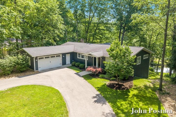 7314 Thornapple Park Drive SE, Grand Rapids, MI 49546
