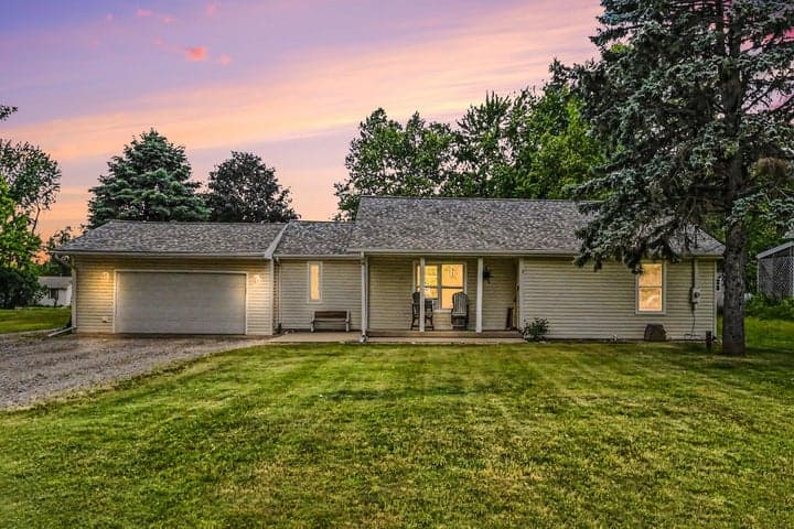 11332 Crestview Drive E, Cement City, MI 49233