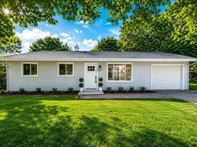 463 Wright Street, Jonesville, MI 49250