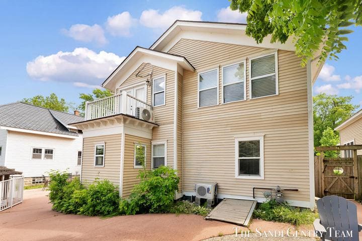 209 Clinton Avenue, Grand Haven, MI 49417