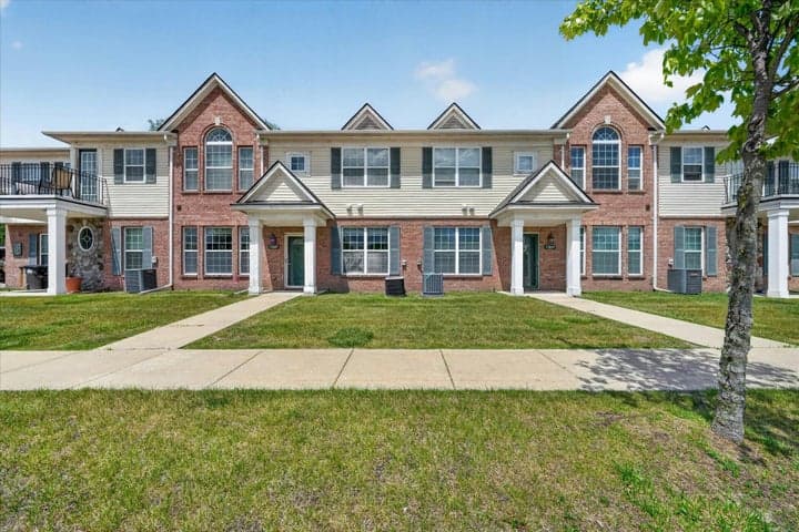 23668 Northstone Village Drive, Taylor, MI 48180