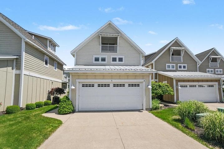 920 W Savidge Street 6, Spring Lake, MI 49456