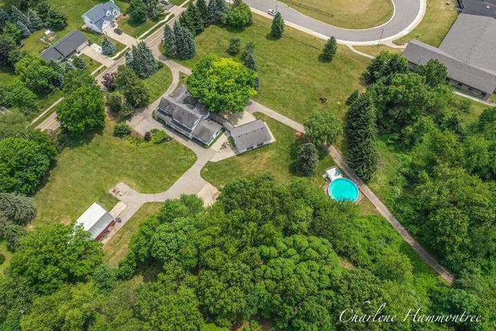 9111 Summit Avenue NE, Rockford, MI 49341