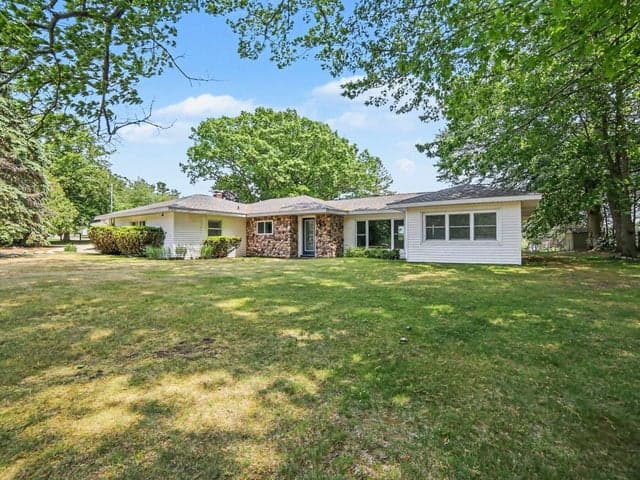 1358 N Lakeshore Drive, Ludington, MI 49431