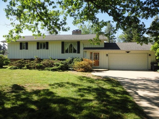 8711 Riverbend Drive, South Haven, MI 49090