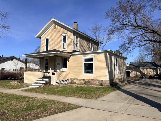 711 Maple Street, Three Rivers, MI 49093
