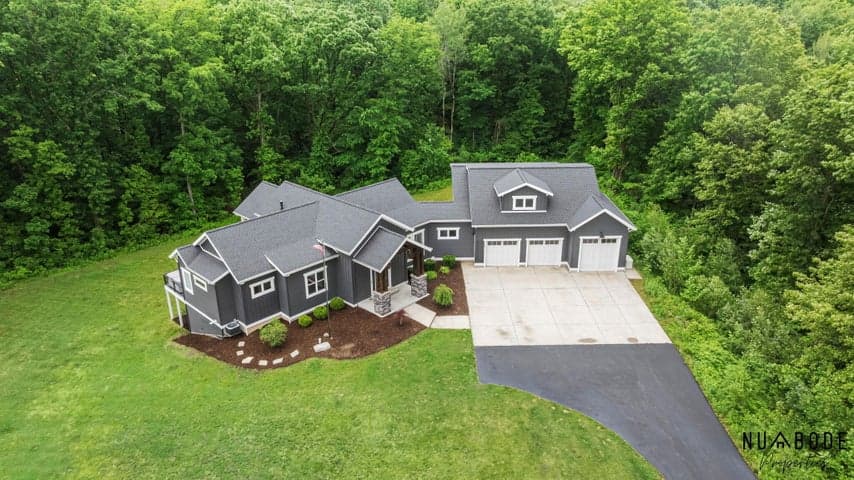 1497 10 Mile Road NE, Comstock Park, MI 49321