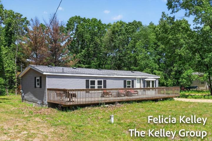 17158 Seneca Court, Howard City, MI 49329