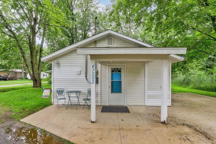 47202 N Sunset Circle, Bloomingdale, MI 49026