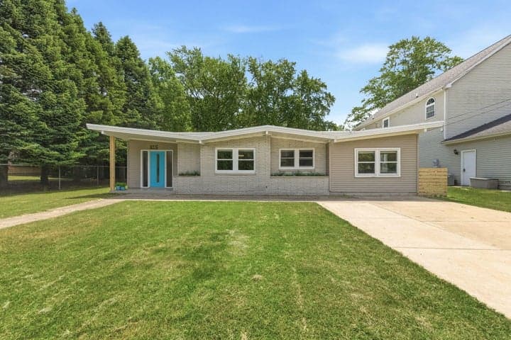 815 W Detroit Street, New Buffalo, MI 49117