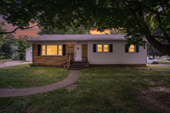 509 Fayette Street, Jonesville, MI 49250