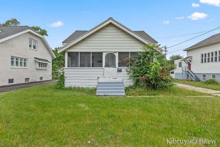 2453 Byron Center Avenue SW, Wyoming, MI 49519