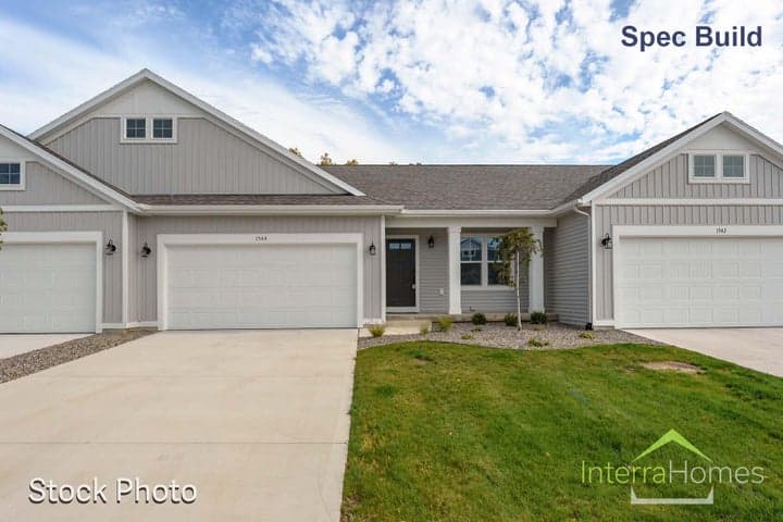1595 N Village Circle, Kalamazoo, MI 49009