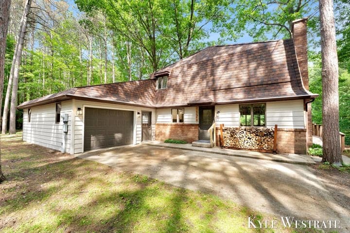 15594 Ritchie Avenue NE, Cedar Springs, MI 49319