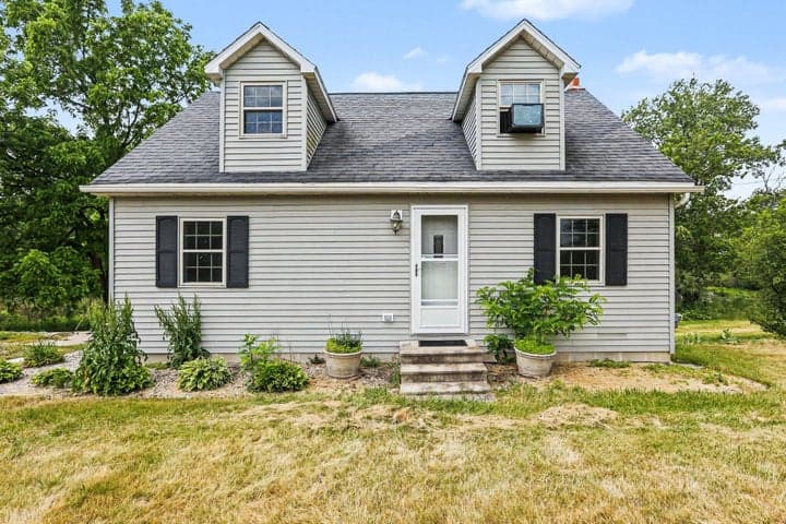 5242 Wolf Lake Road, Grass Lake, MI 49240