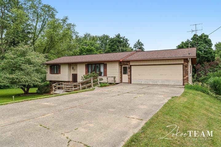 14079 8th Avenue, Marne, MI 49435