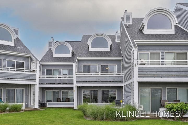 110 Millpoint Drive 10, Spring Lake, MI 49456