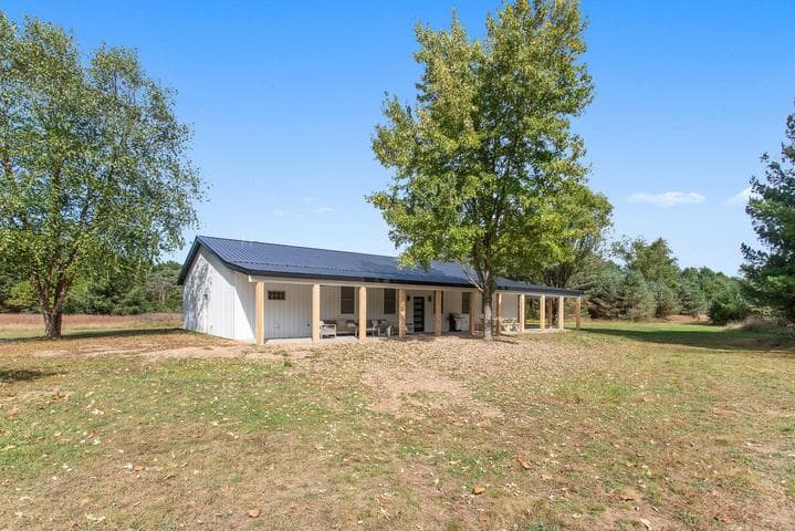7924 S Beech Avenue, Howard City, MI 49329