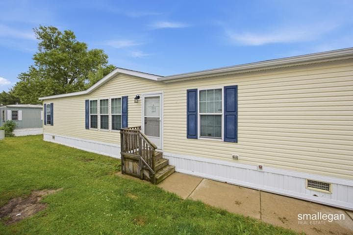 3668 Sun Valley Street NW, Grand Rapids, MI 49544