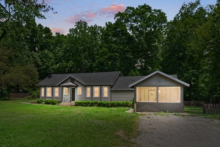12241 Flynn Road, Sawyer, MI 49125