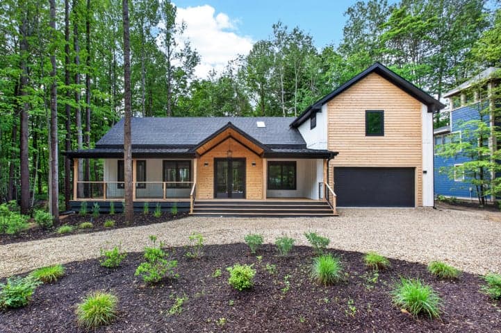 9356 E Locke Road, Union Pier, MI 49129