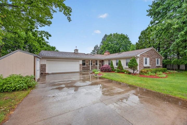 1020 Sunnyside Drive, Cadillac, MI 49601