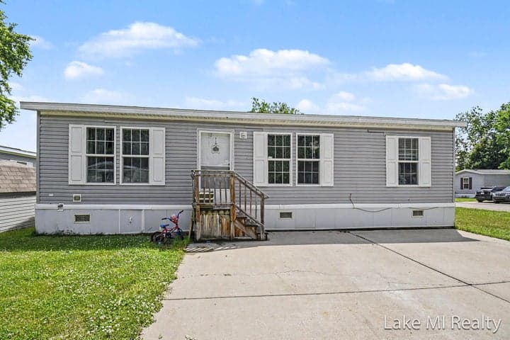 357 S Hardwick Drive SW, Grand Rapids, MI 49548