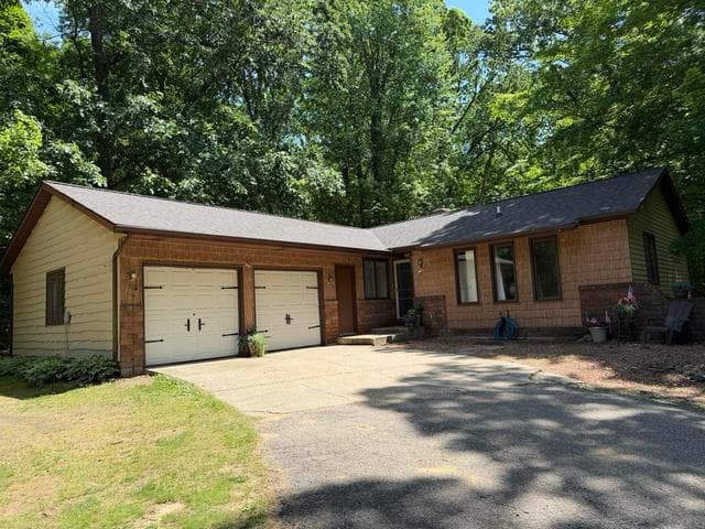 9051 Algoma Avenue NE, Rockford, MI 49341