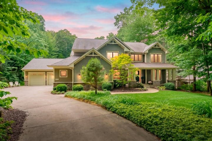 8352 Vinewood Point, Mattawan, MI 49071