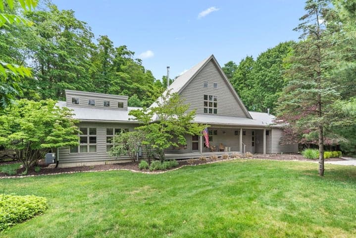 13670 Cottonwood Lane, Harbert, MI 49115