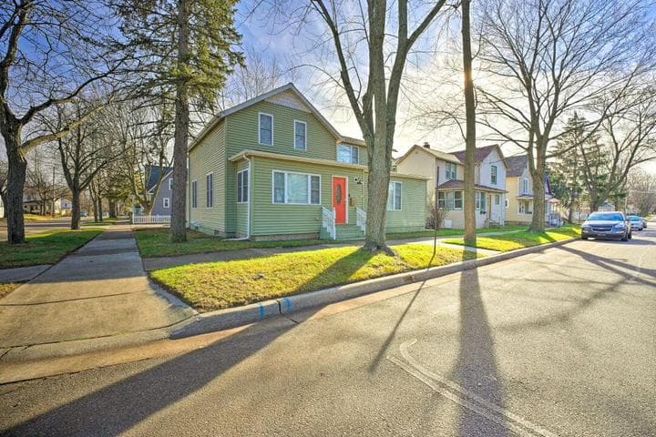 803 Court Street, St. Joseph, MI 49085