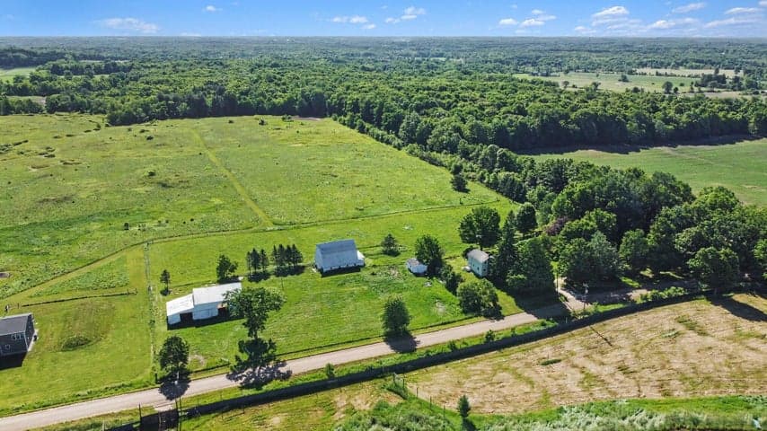 6923 Young Road, Bellevue, MI 49021