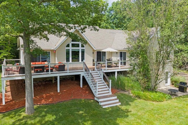 55526 S Thompson Lane, Three Rivers, MI 49093