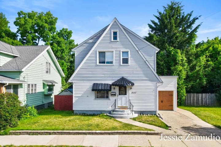 947 Lyon Street NE, Grand Rapids, MI 49503