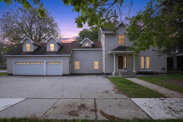 1109 S Genesee Drive, Lansing, MI 48915
