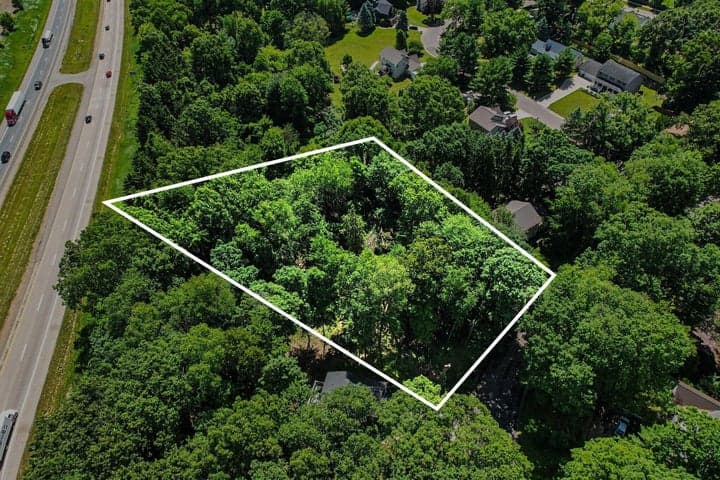 911 N Wooded Lane, Marshall, MI 49068