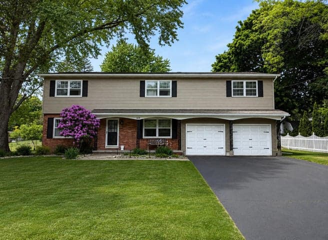 605 East Drive, Marshall, MI 49068