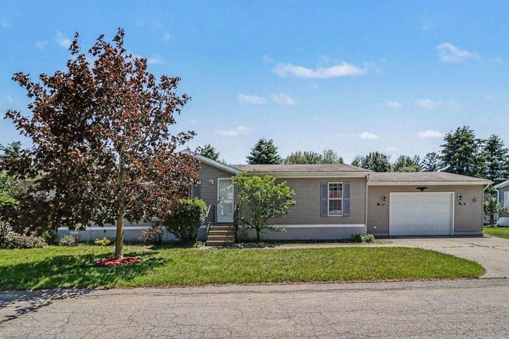 3757 W Woodview Drive, Ludington, MI 49431