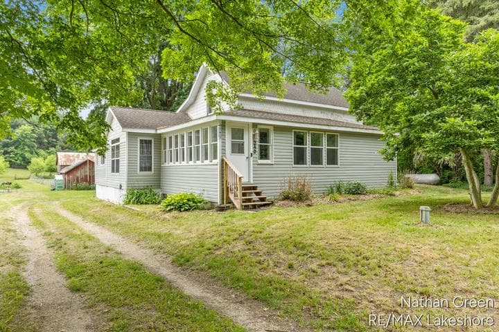 2122 Coats Grove Road, Hastings, MI 49058