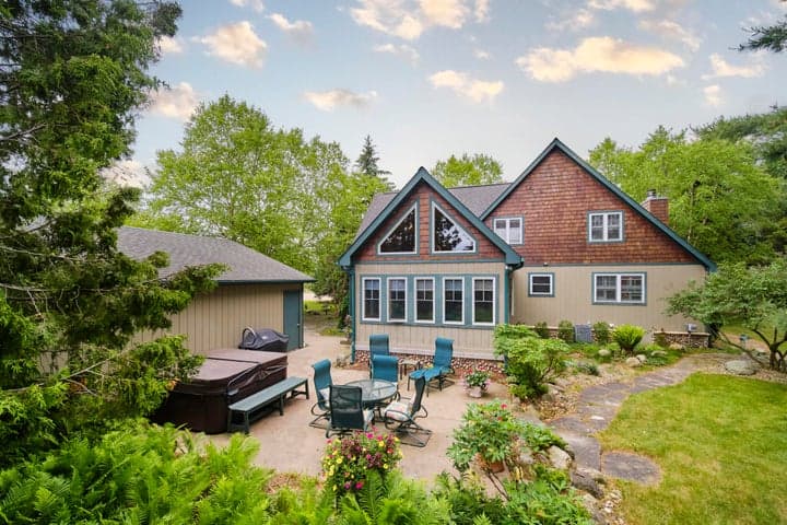 8792 S Greenway Street, Onekama, MI 49675
