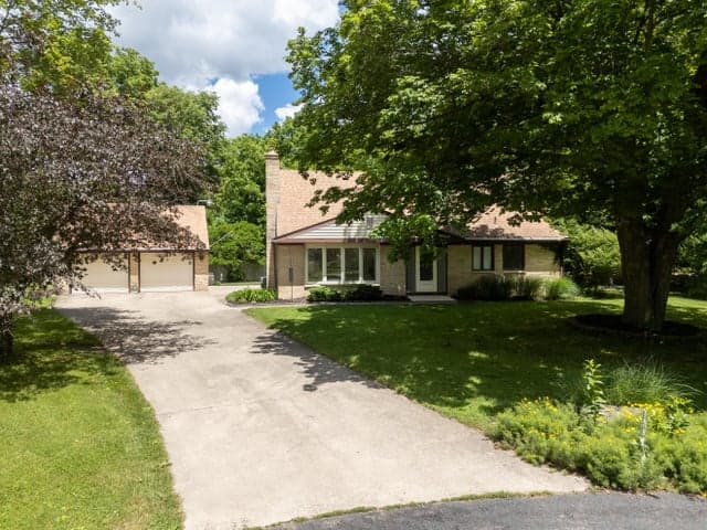 2121 Lakewood Drive, Kalamazoo, MI 49001