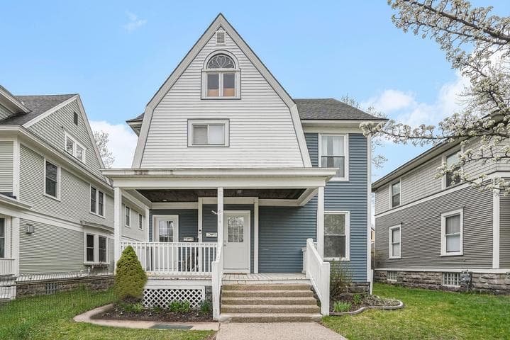 614 Crescent Street NE, Grand Rapids, MI 49503