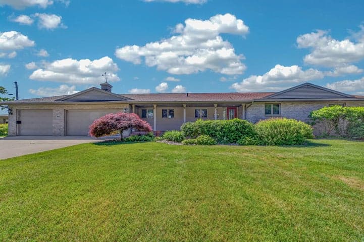 909 Tostenabe Lane, Muskegon, MI 49445