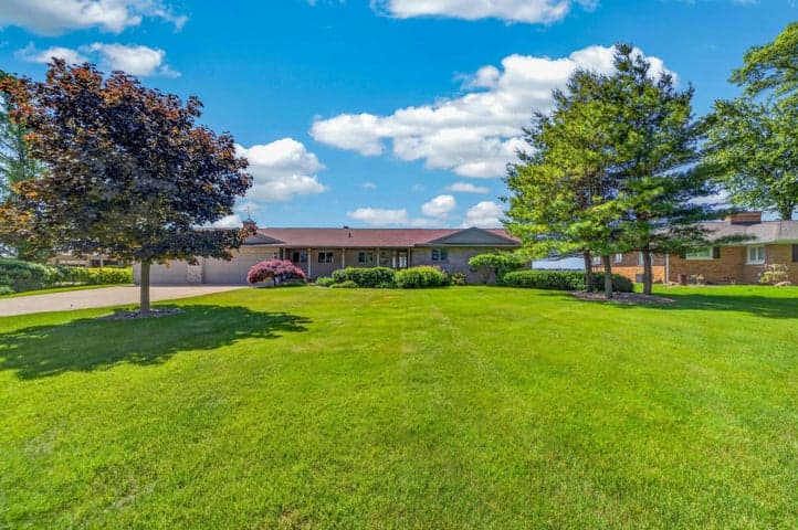 909 Tostenabe Lane, Muskegon, MI 49445