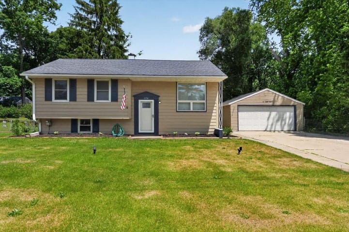 284 Stanford Lane, Jackson, MI 49203