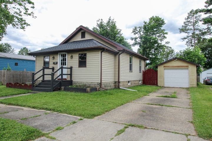 806 West Street, Three Rivers, MI 49093