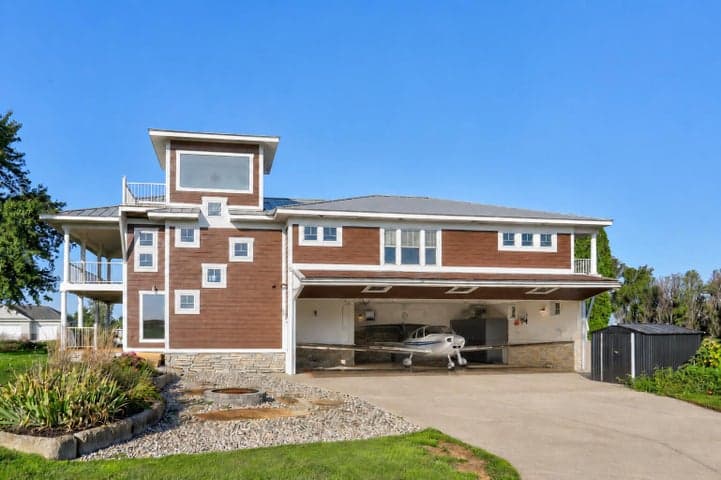2520 Air Park Drive, Zeeland, MI 49464